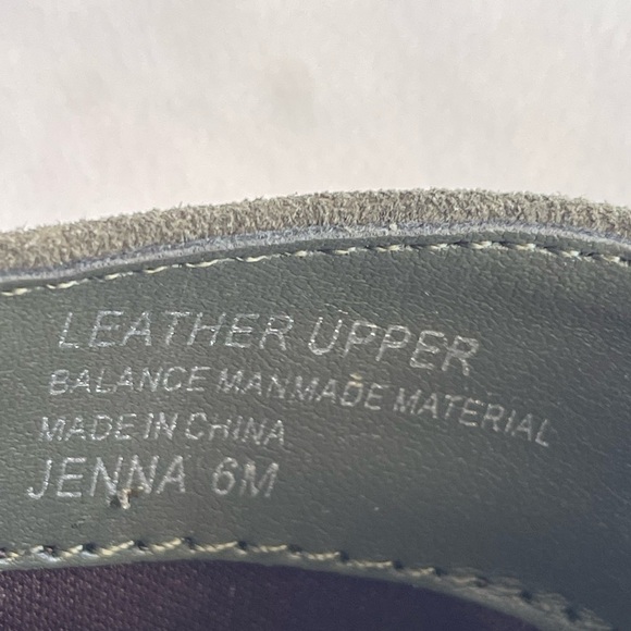 Violet and Red NWOB Jenna suede olive green leather bootie - Picture 7 of 10